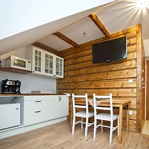 Bajkowy & Dwupoziomowy Krzesany Apartman