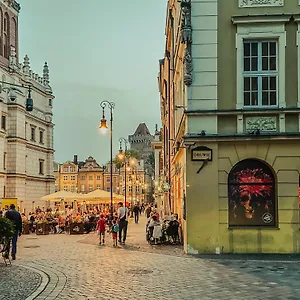 https://old-town-centrum-residence-apartments.poznan-hotels.com